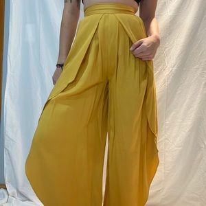 BCBG Maxazria Cropped Wide Leg Pants (Gauchos)